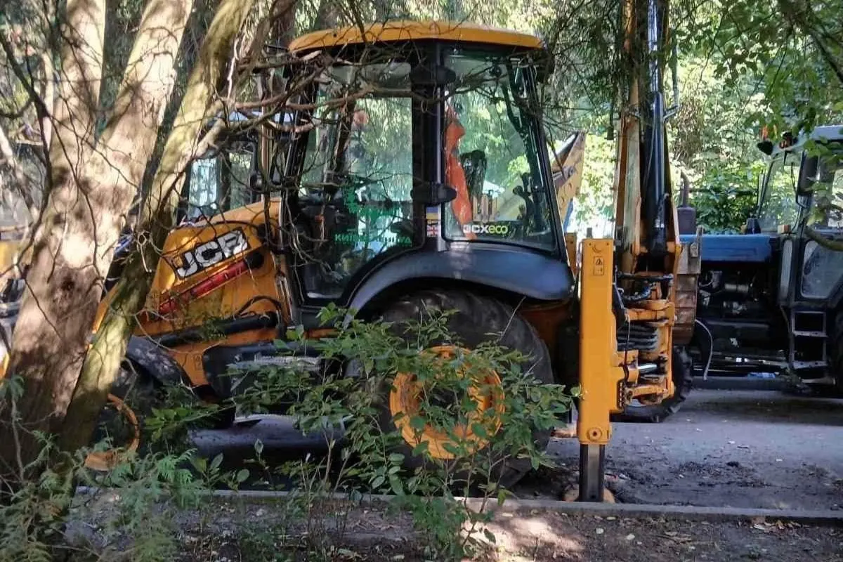 КМДА спростувала фейк про "військову техніку" на будівництві теплотраси на Теремках