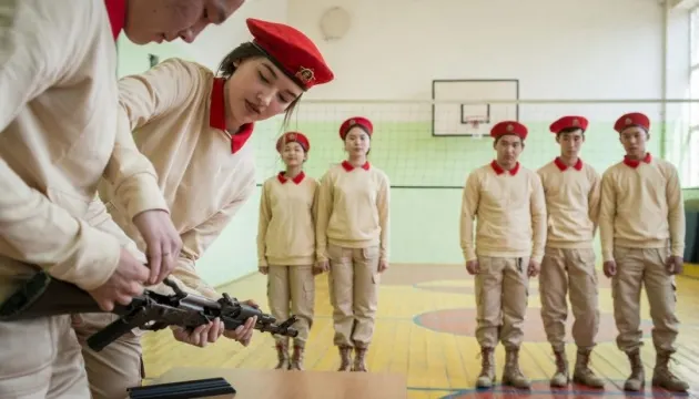 Російські школи: на військовий вишкіл тепер половина курсу ОБЗБ
