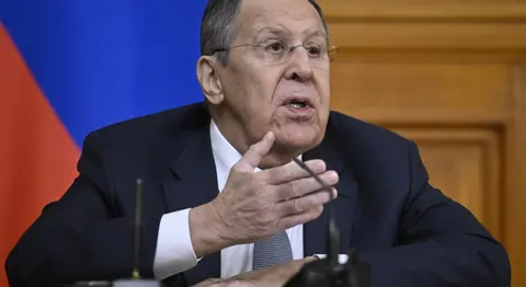 Симфонія Кремля: духовне ППО, штурхання Лаврова і два села Веселих