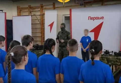Виставки замість уроків: як окупанти мілітаризують молодь на ТОТ