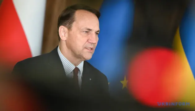 Сікорський: Кремль веде кампанію зі стравлювання поляків та українців