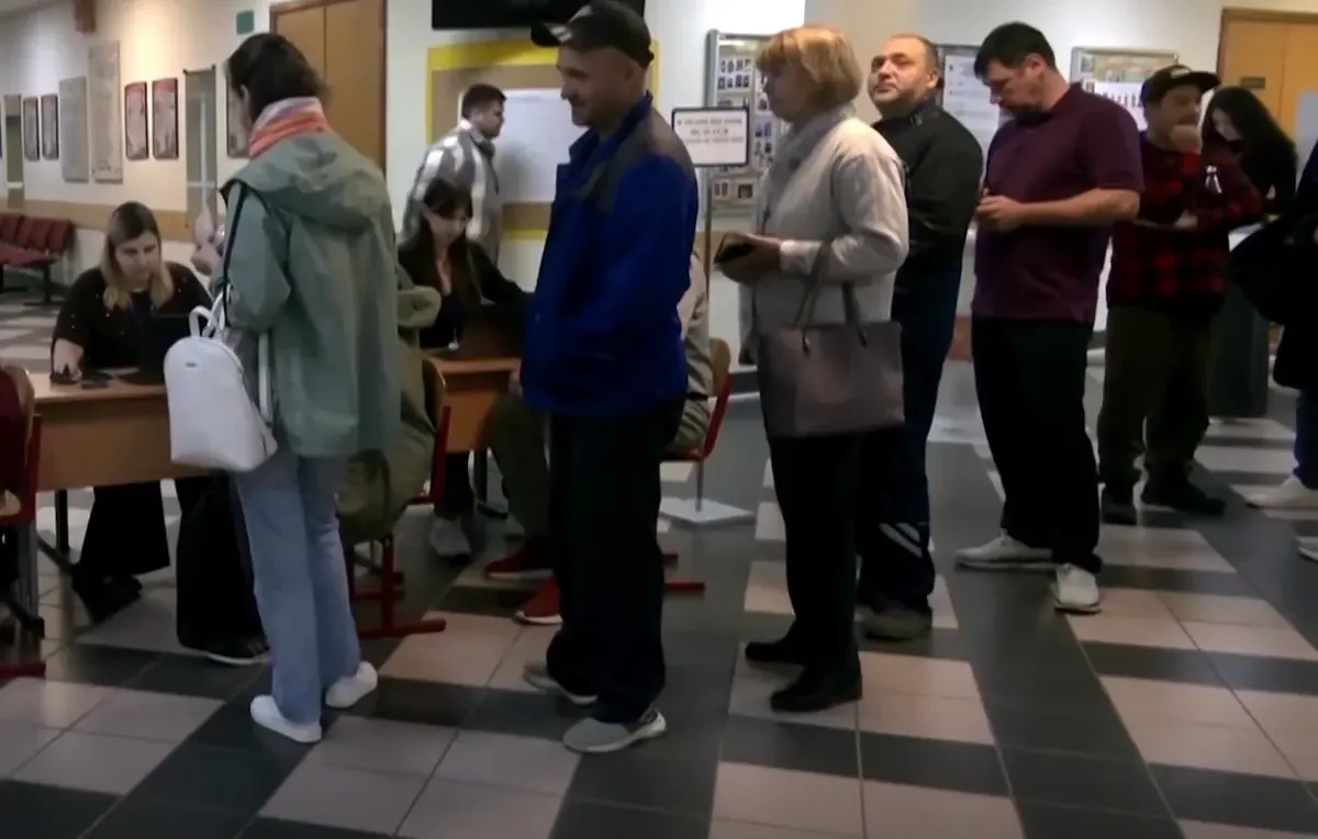 ЦПД: на псевдовиборах у ТОТ працюють постановочні черги, шоу та стрічки в кольорах рф