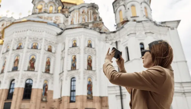 ШІ-фейк про «каску Лумер» у Музеї Голодомору: як працює російська дезінформація