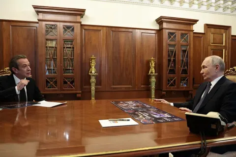 Кремлівська аналогія: Путін обіцяє «молоко» після війни