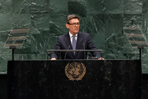 Британія створить центр протидії дезінформації: Бернем назвав ШІ новою загрозою