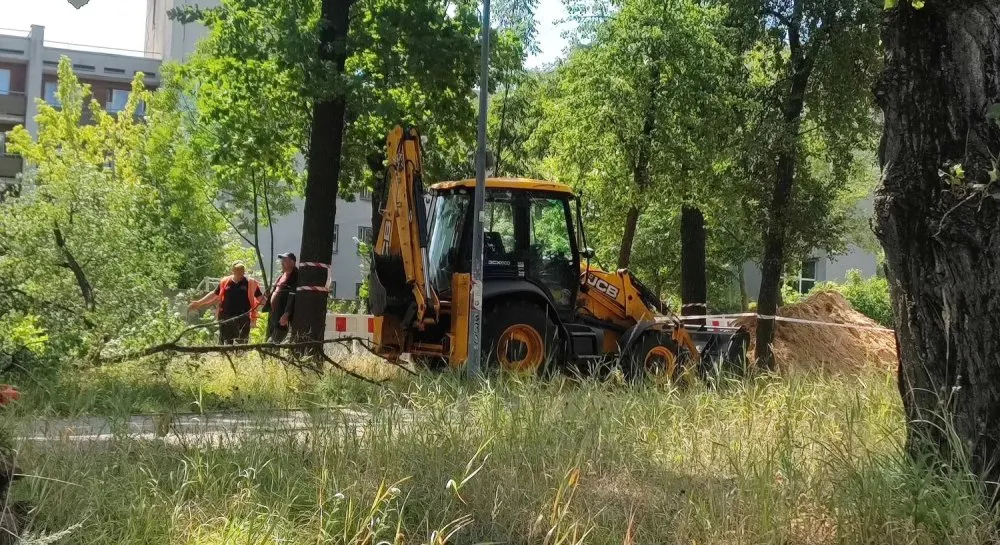 Фейк про техніку для ЗСУ на будівництві теплотраси: що відомо
