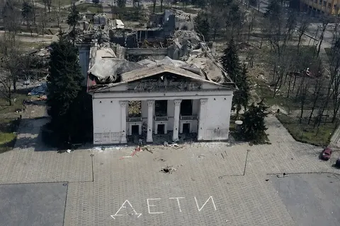 Російський фільм про маріупольський театр: Лубінець звернувся до ООН