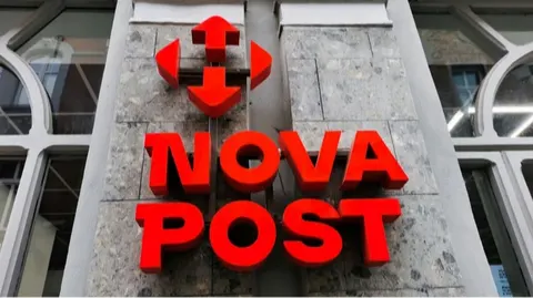 Шахраї імітують «Нову пошту»: нова схема з фальшивими податковими перевірками
