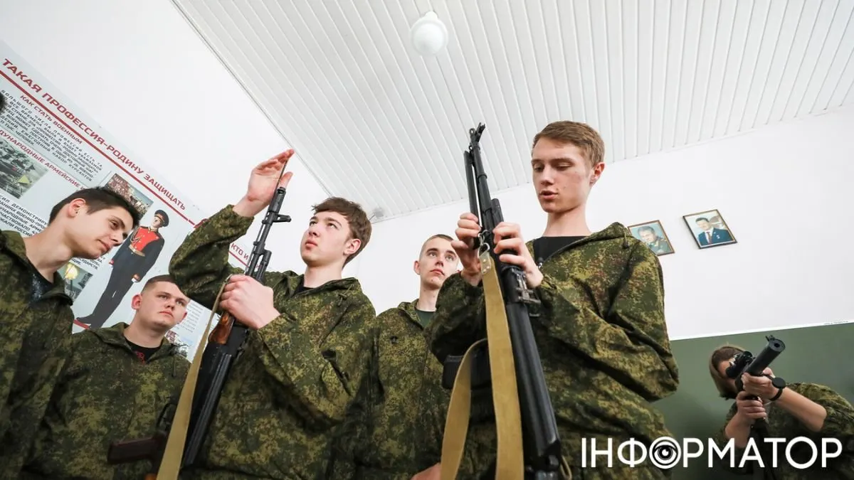 Мілітаризація освіти в РФ: школи Нижнього Новгорода закріплять за військовими частинами