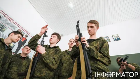 Мілітаризація освіти в РФ: школи Нижнього Новгорода закріплять за військовими ча