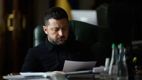 Україна вдарила по тіньовому флоту РФ: три укази, 20 танкерів і Мендель у списку